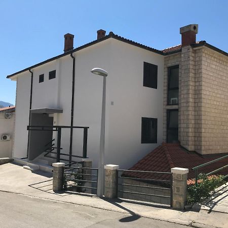 Apartments Tonkita with jacuzzi Makarska Zewnętrze zdjęcie