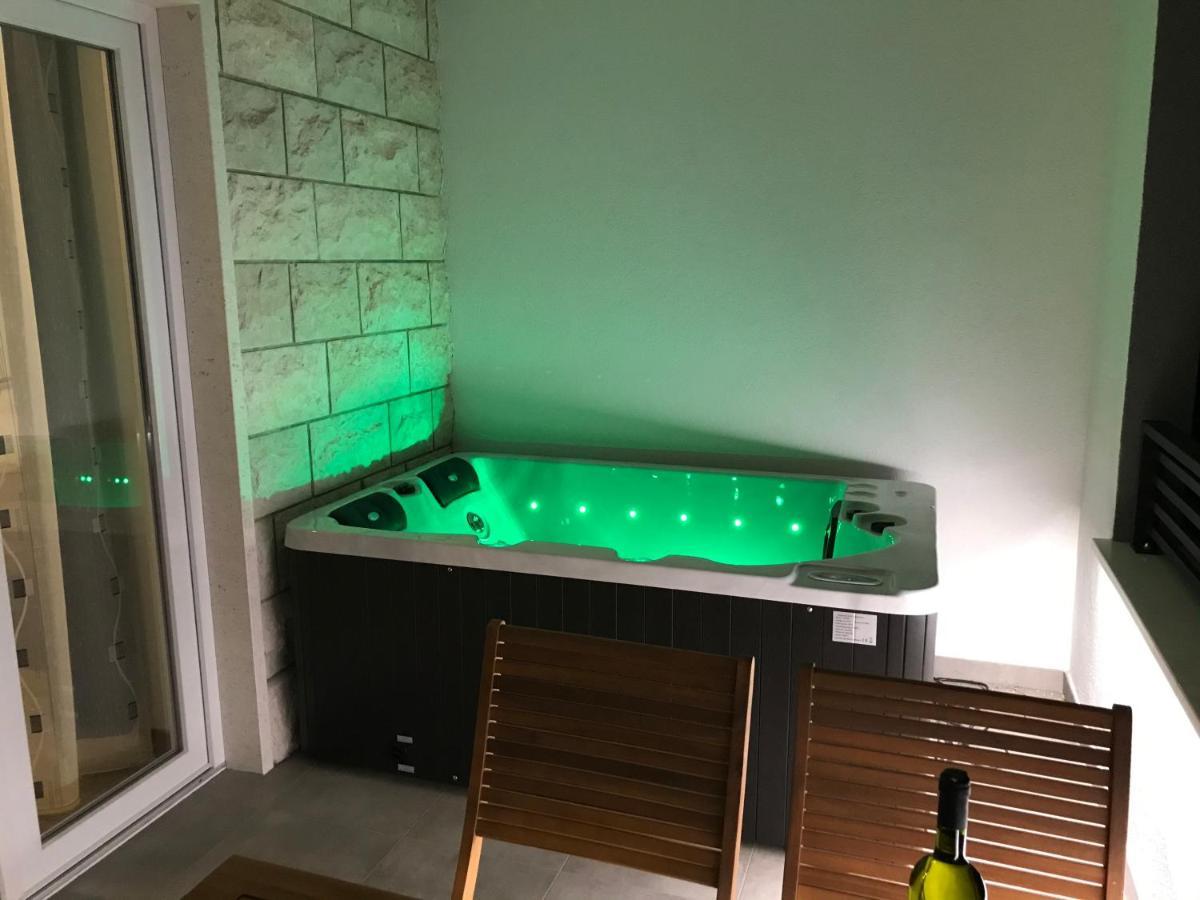 Apartments Tonkita with jacuzzi Makarska Zewnętrze zdjęcie