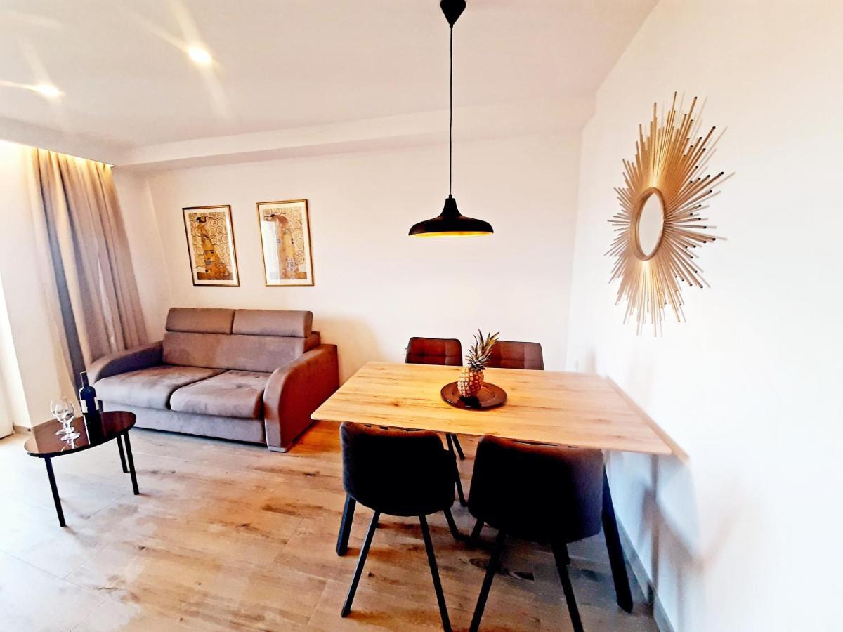 Apartments Tonkita with jacuzzi Makarska Zewnętrze zdjęcie