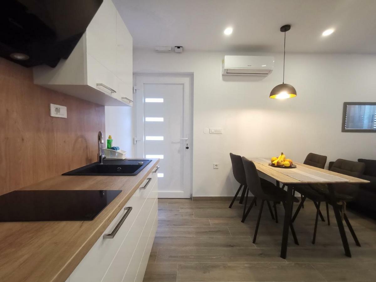Apartments Tonkita with jacuzzi Makarska Zewnętrze zdjęcie