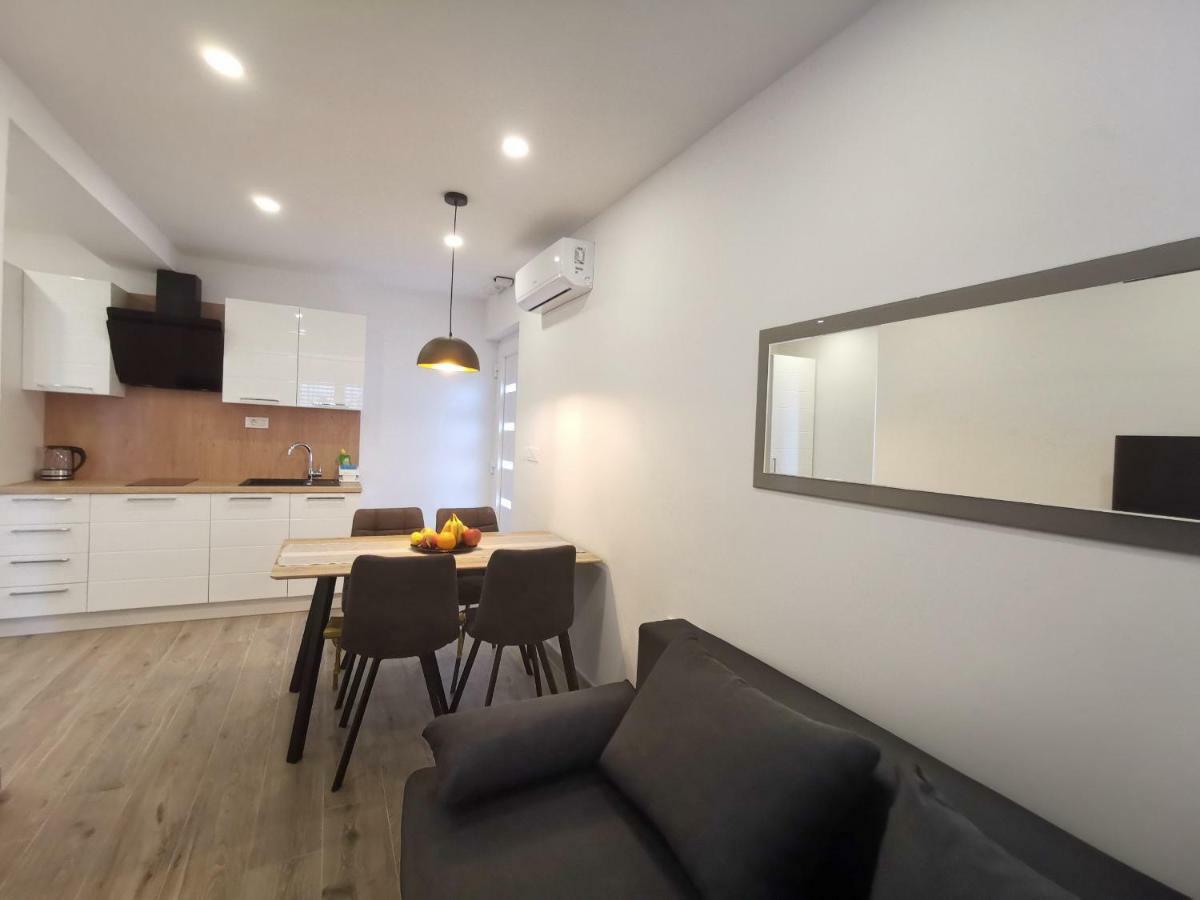 Apartments Tonkita with jacuzzi Makarska Zewnętrze zdjęcie