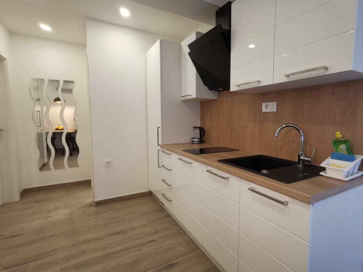 Apartments Tonkita with jacuzzi Makarska Zewnętrze zdjęcie